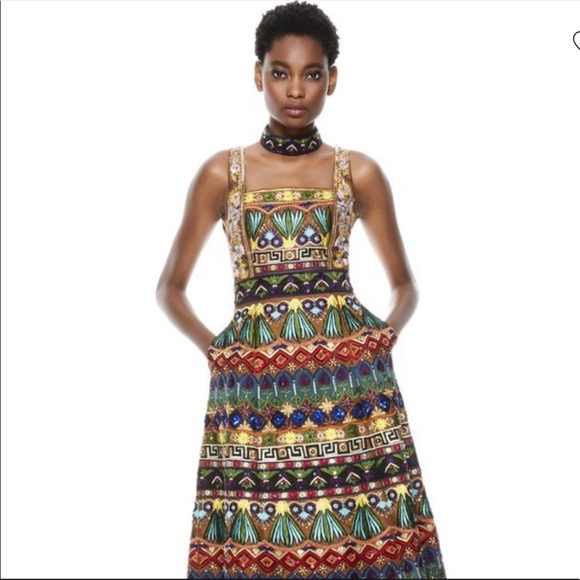 ✨🩰 MARCIELA BeAding Gown With Chocker - Picture 4 of 9